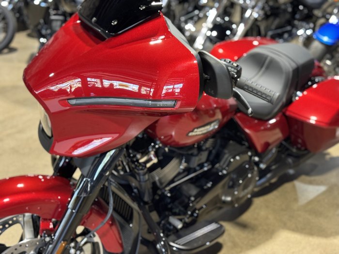 2025 HARLEY-DAVIDSON STREET GLIDE 117 (FLHX) ROAD RED