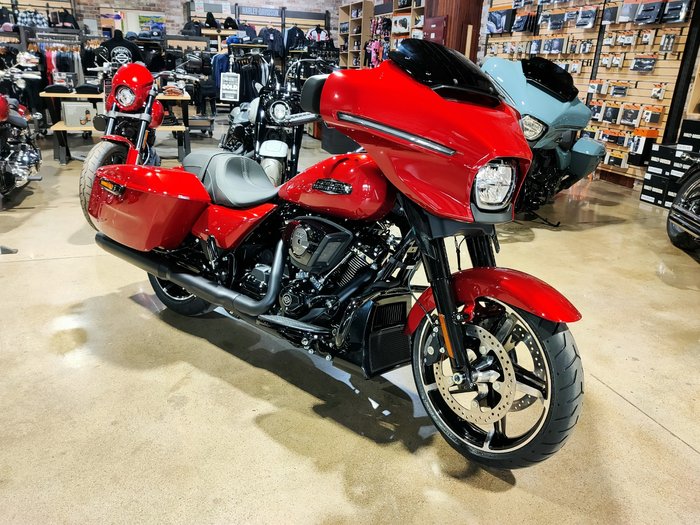 2025 HARLEY-DAVIDSON STREET GLIDE 117 (FLHX) ROAD RED