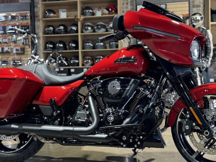 2025 HARLEY-DAVIDSON STREET GLIDE 117 (FLHX) ROAD RED