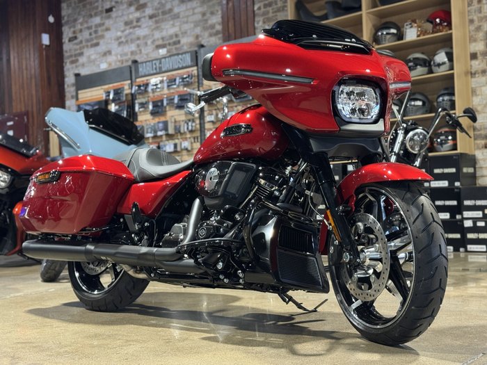2025 HARLEY-DAVIDSON STREET GLIDE 117 (FLHX) ROAD RED