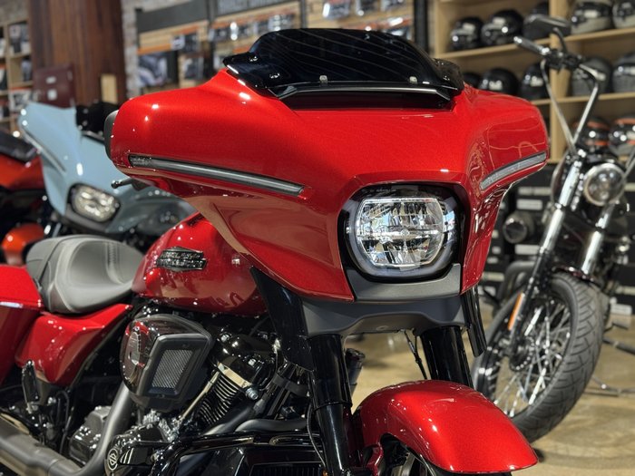 2025 HARLEY-DAVIDSON STREET GLIDE 117 (FLHX) ROAD RED