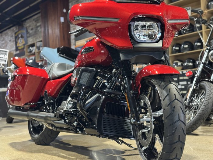 2025 HARLEY-DAVIDSON STREET GLIDE 117 (FLHX) ROAD RED