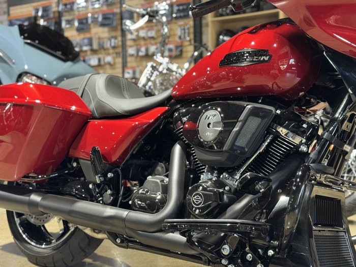 2025 HARLEY-DAVIDSON STREET GLIDE 117 (FLHX) ROAD RED
