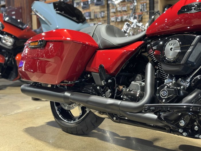 2025 HARLEY-DAVIDSON STREET GLIDE 117 (FLHX) ROAD RED