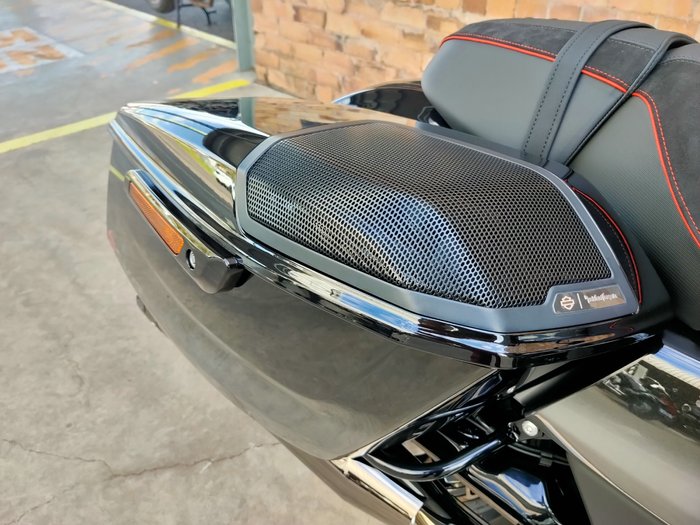 2025 HARLEY-DAVIDSON CVO ROAD GLIDE 121 (FLTRXSE) ROAD RAVEN FADE