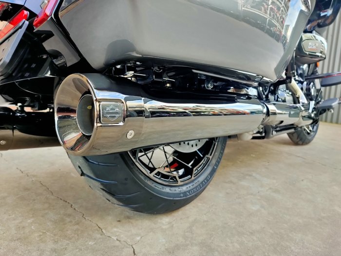 2025 HARLEY-DAVIDSON CVO ROAD GLIDE 121 (FLTRXSE) ROAD RAVEN FADE