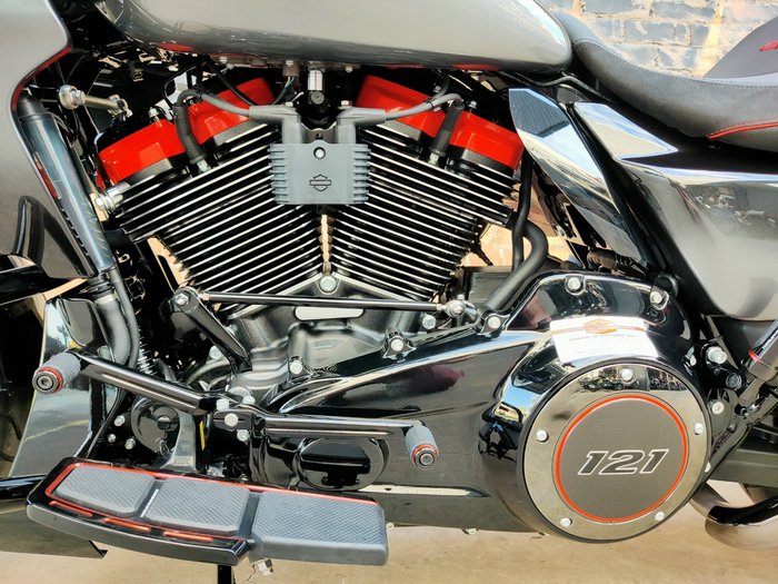 2025 HARLEY-DAVIDSON CVO ROAD GLIDE 121 (FLTRXSE) ROAD RAVEN FADE