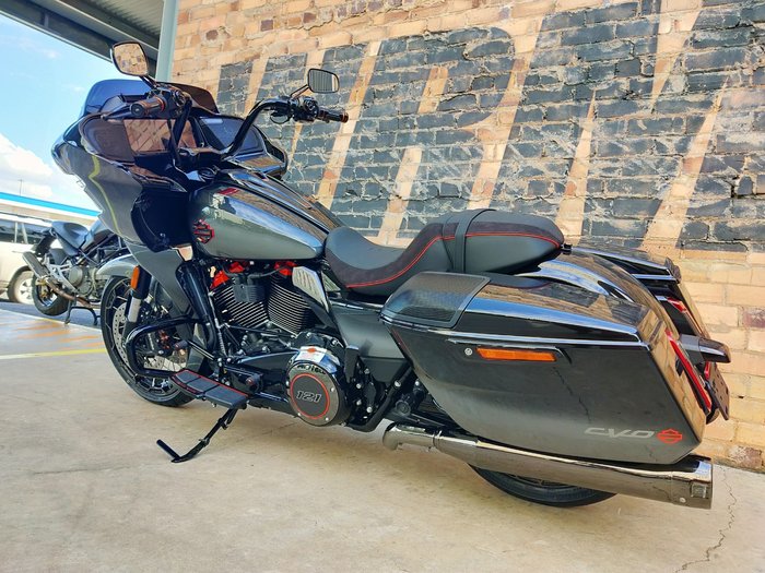 2025 HARLEY-DAVIDSON CVO ROAD GLIDE 121 (FLTRXSE) ROAD RAVEN FADE
