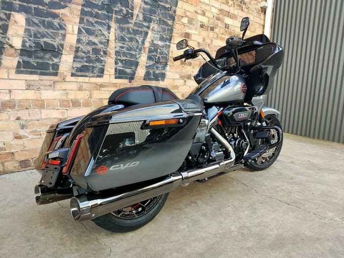 2025 HARLEY-DAVIDSON CVO ROAD GLIDE 121 (FLTRXSE) ROAD RAVEN FADE