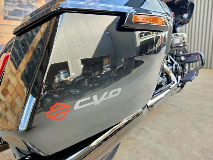 2025 HARLEY-DAVIDSON CVO ROAD GLIDE 121 (FLTRXSE) ROAD RAVEN FADE