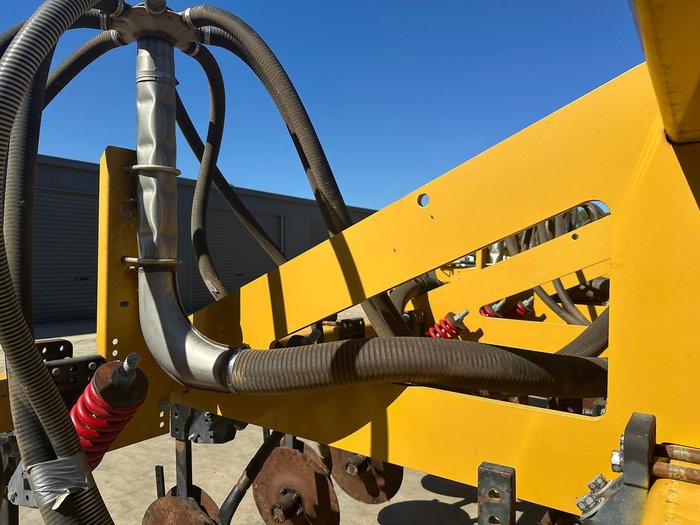 0 SERAFIN ULTISOW 8M ATPL LINKAGE BAR WITH 32 ROWS USED YELLOW