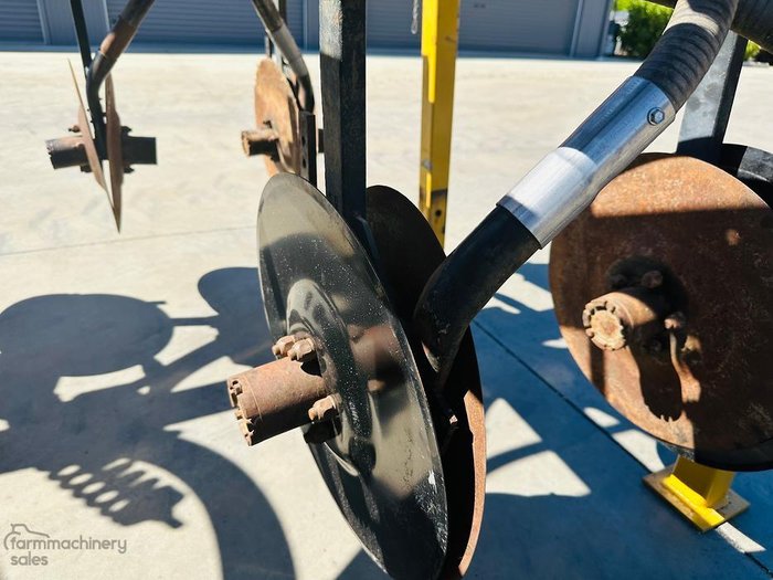 0 Serafin Rfm Double Disc Linkage Seeder Used YELLOW