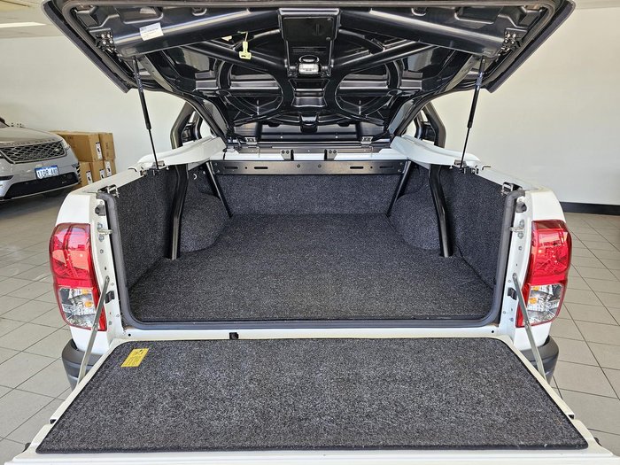 2018 Toyota Hilux Rogue GUN126R 4X4 Dual Range White