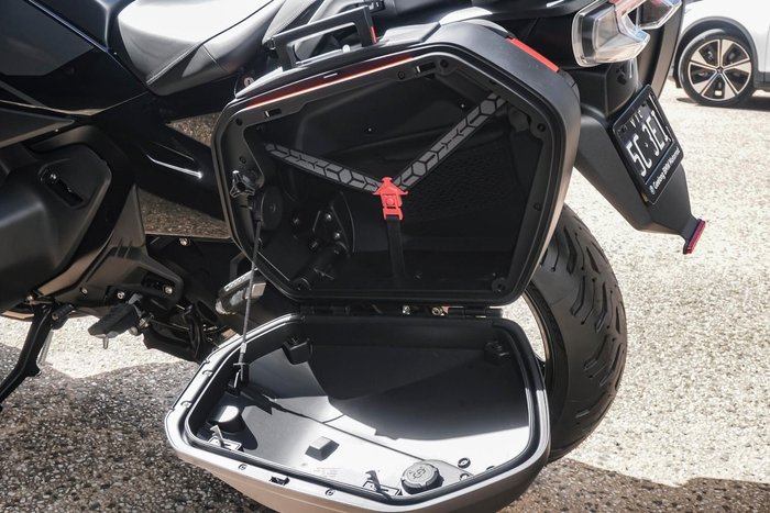 2025 BMW R 1300 RT Triple Black