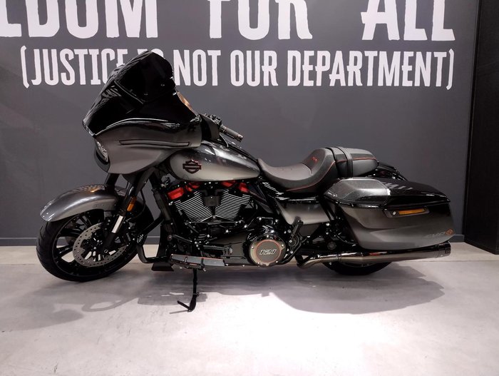 2025 Harley-Davidson CVO Street Glide 121 (FLHXSE) Touring