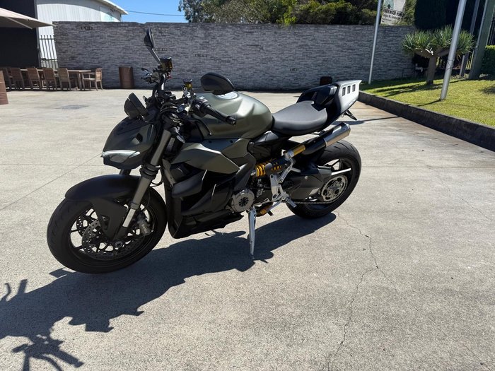 2023 Ducati Streetfighter V2 Streetfighter Green