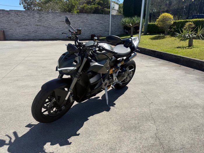 2023 Ducati Streetfighter V2 Streetfighter Green