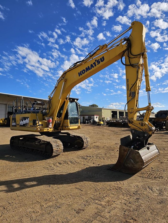 2014 Komatsu Hb 205 Yellow