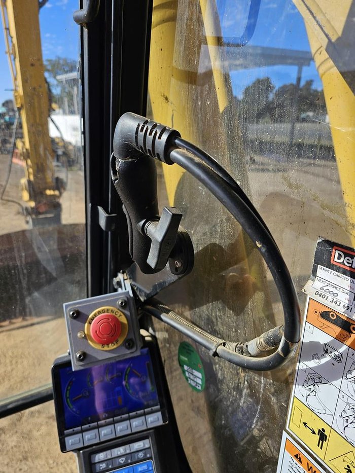 2014 Komatsu Hb 205 Yellow