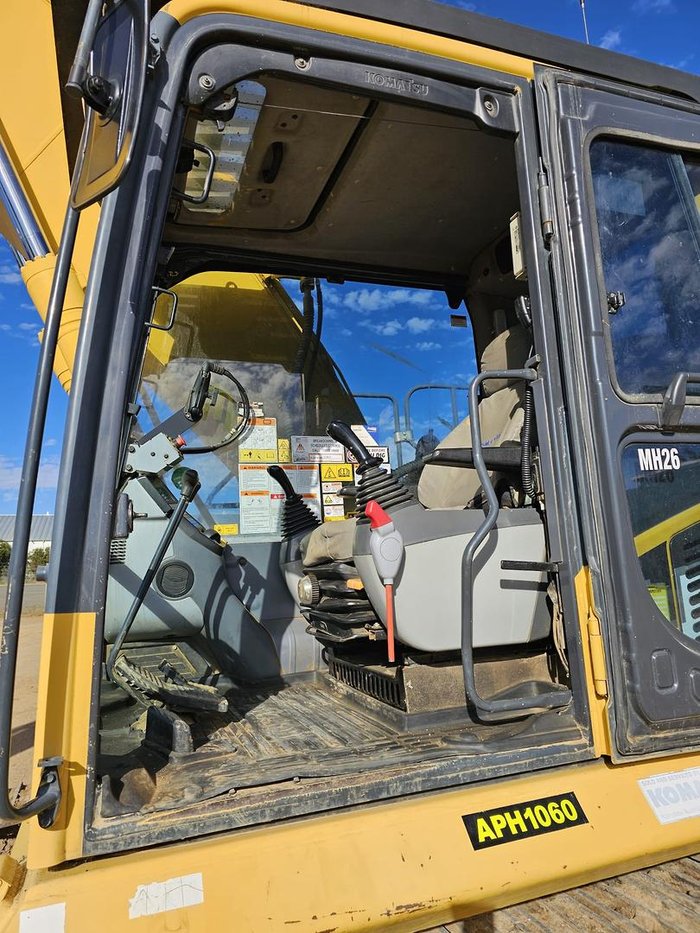 2014 Komatsu Hb 205 Yellow
