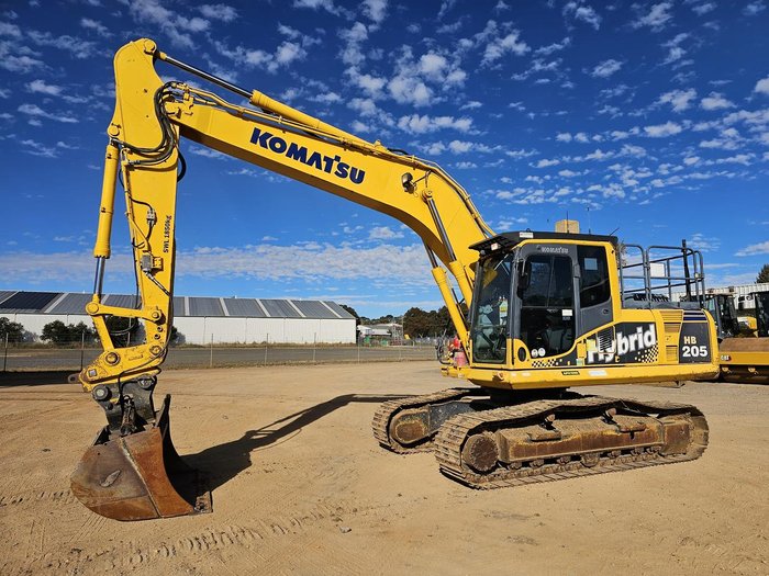 2014 Komatsu Hb 205 Yellow