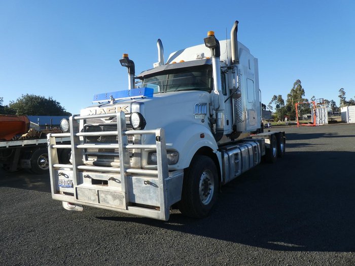 2011 Mack Titan