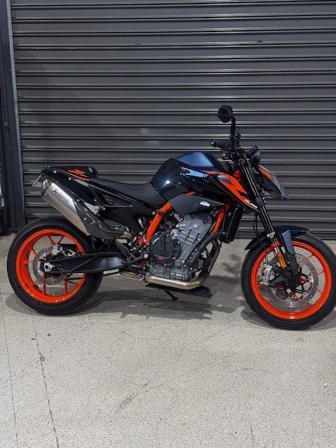 2023 KTM 890 DUKE R BLACK