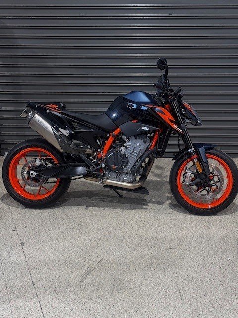 2023 KTM 890 DUKE R BLACK