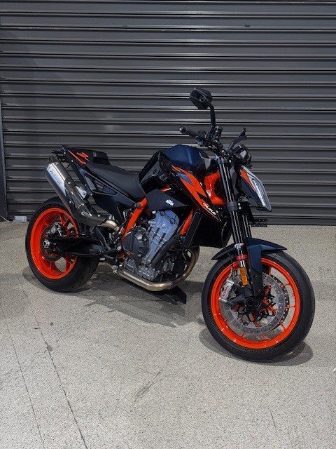 2023 KTM 890 DUKE R BLACK