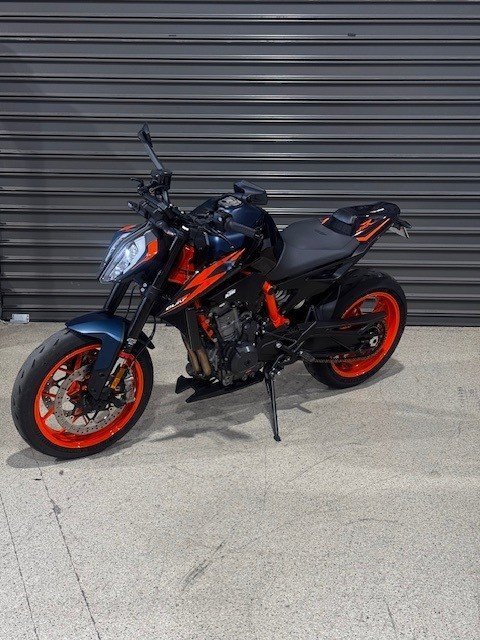 2023 KTM 890 DUKE R BLACK