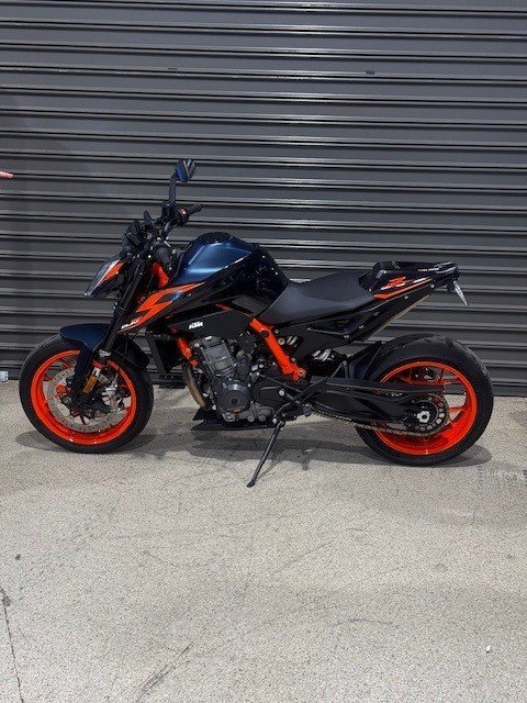 2023 KTM 890 DUKE R BLACK