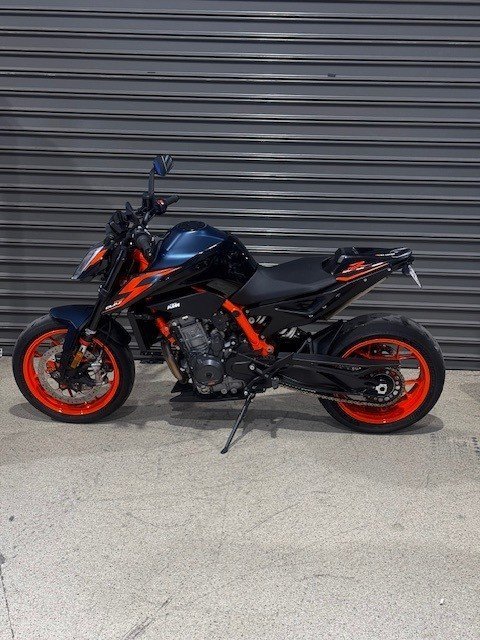 2023 KTM 890 DUKE R BLACK