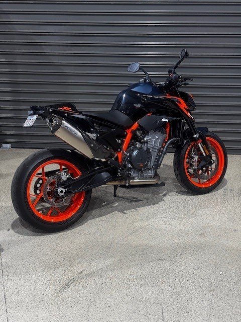 2023 KTM 890 DUKE R BLACK