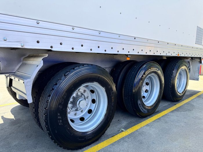 2006 Vawdrey 22 Pallet Dry Freight R/T Bpw