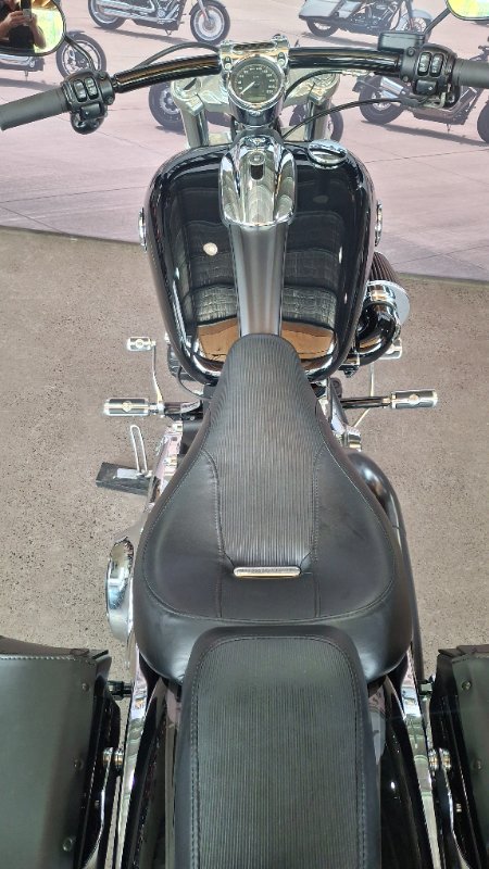 2014 Harley-davidson FXSB SOFTAIL BREAKOUT Vivid Black