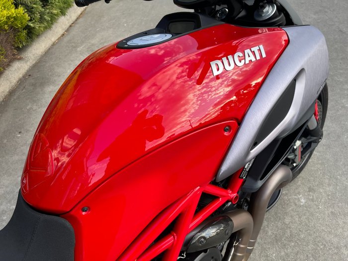 2012 DUCATI DIAVEL Red