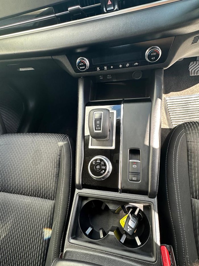 2022 Mitsubishi Outlander ES