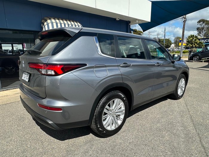 2022 Mitsubishi Outlander ES