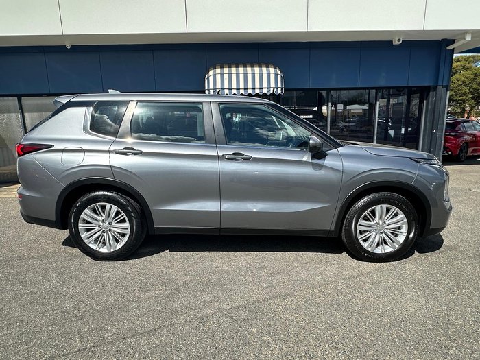 2022 Mitsubishi Outlander ES