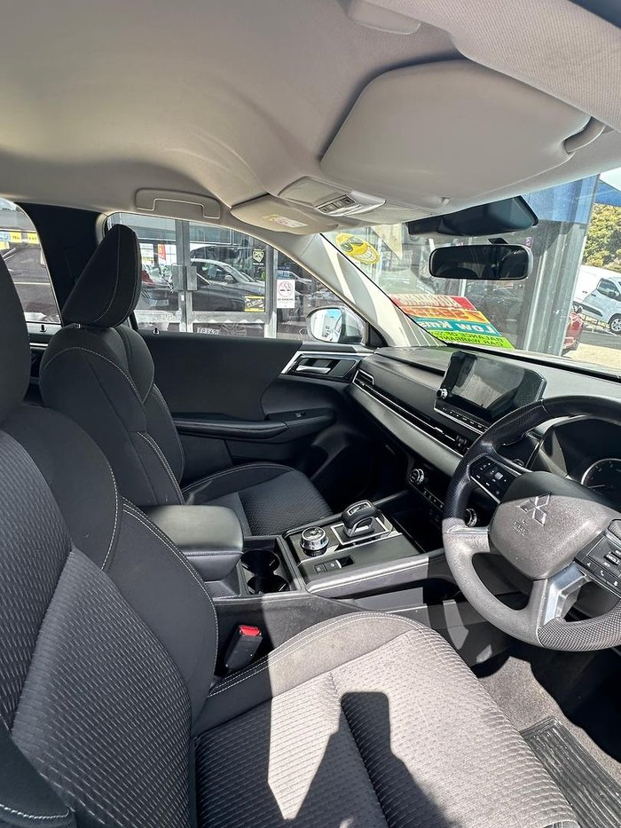 2022 Mitsubishi Outlander ES