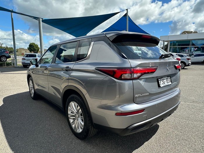 2022 Mitsubishi Outlander ES