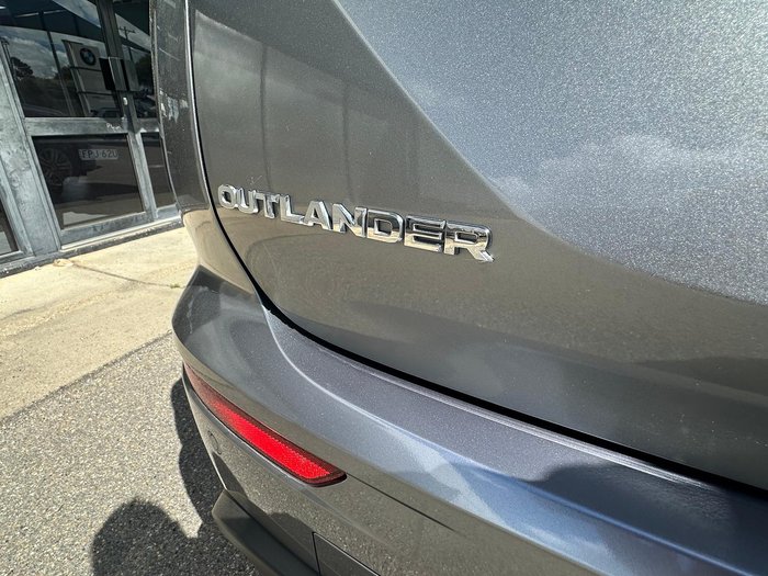 2022 Mitsubishi Outlander ES