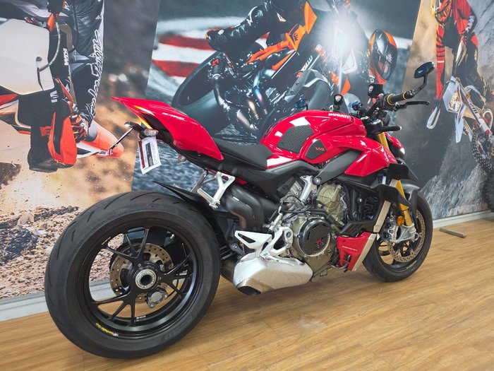 2022 DUCATI STREETFIGHTER V4 S DUCATI RED