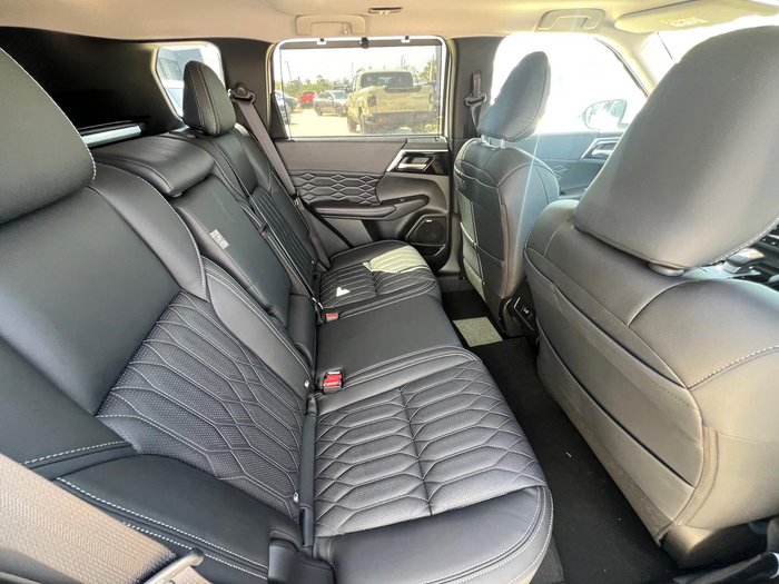 2025 Mitsubishi Outlander Exceed ZM MY25 AWD White Diamond