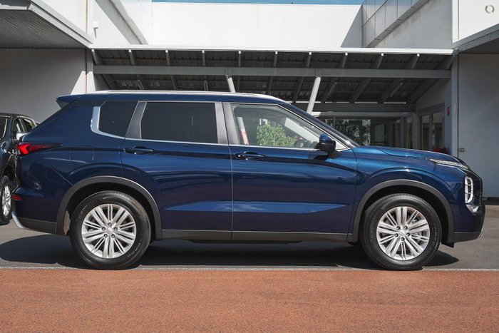 2025 Mitsubishi Outlander LS