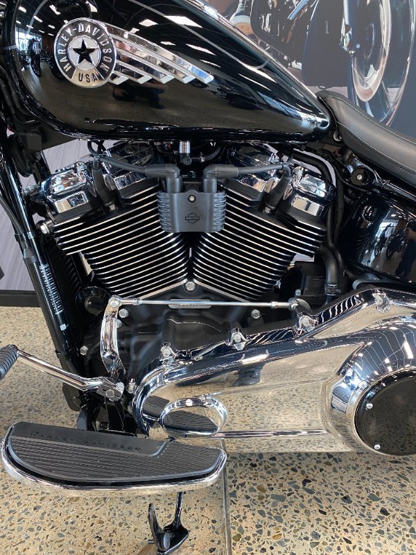 2025 Harley-davidson FLFB FAT BOY (117) VIVID BLACK