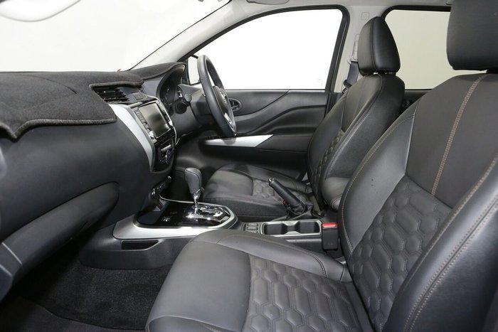 2023 Nissan Navara ST-X