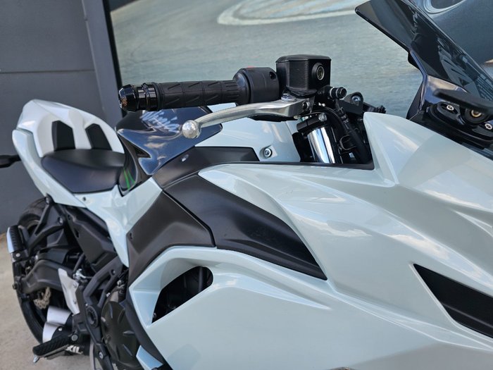 2022 Kawasaki NINJA 650L White