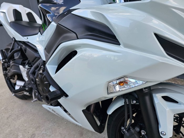 2022 Kawasaki NINJA 650L White