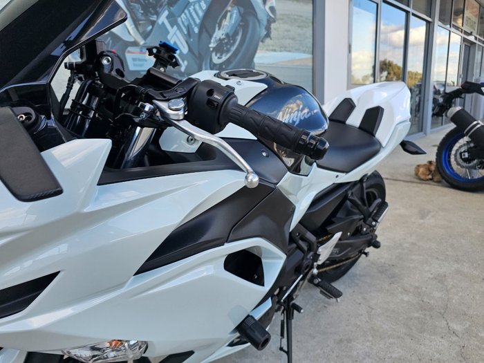 2022 Kawasaki NINJA 650L White